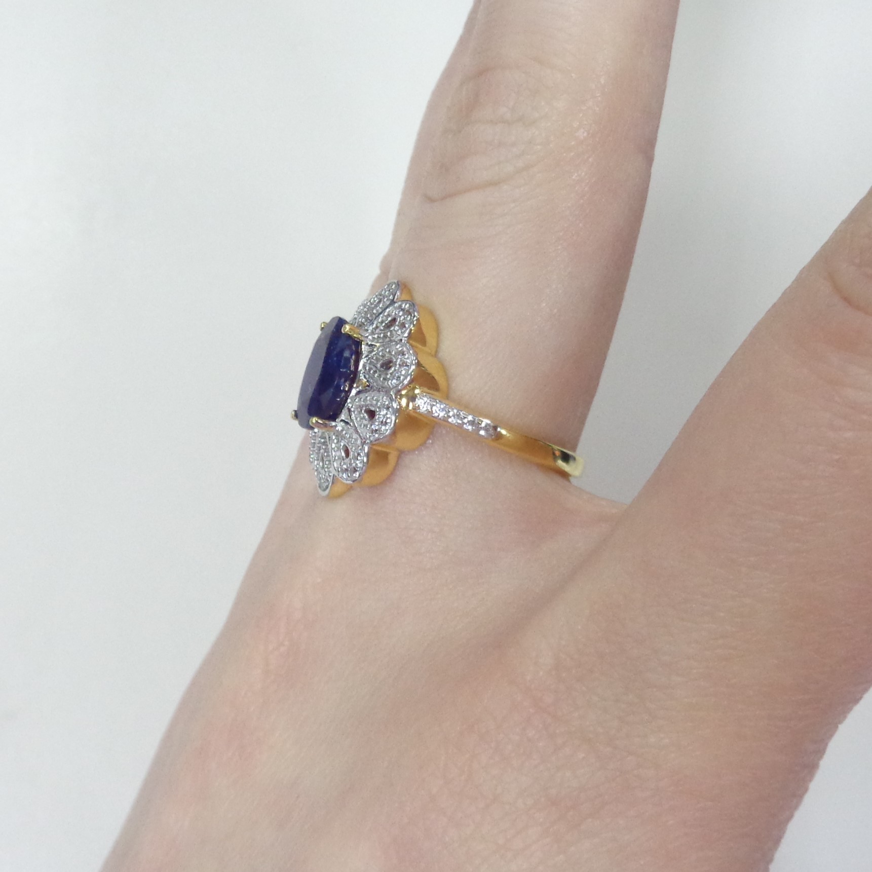 Серебряное кольцо с сапфиром "Цветок"